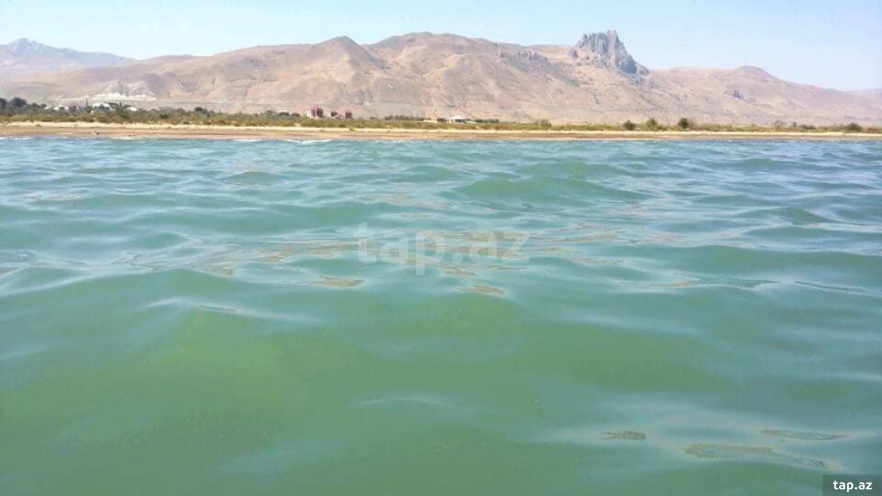 Satılır 10 otaqlı həyət evi