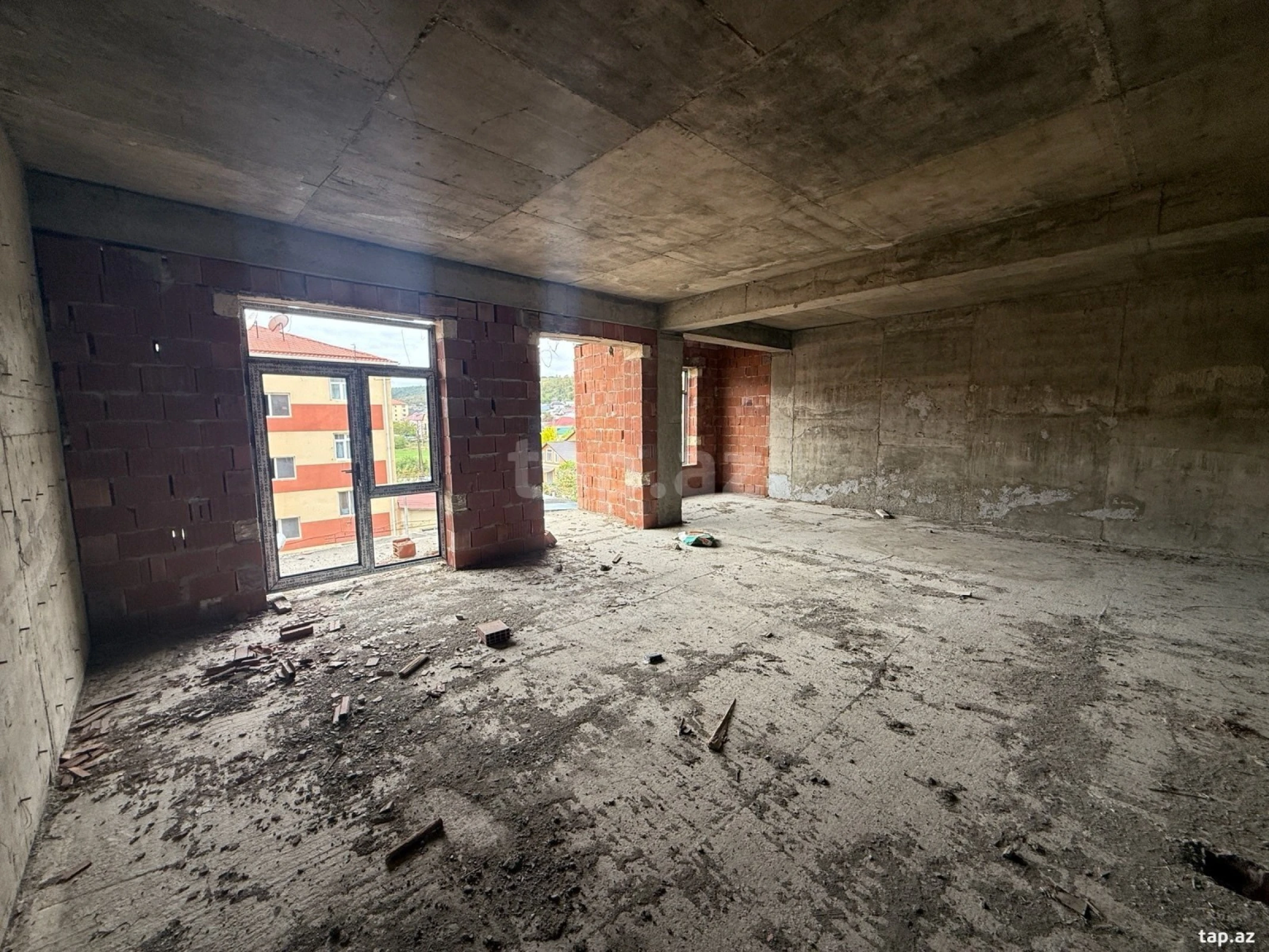 Satılır 3 otaqlı yeni tikili 115 m²