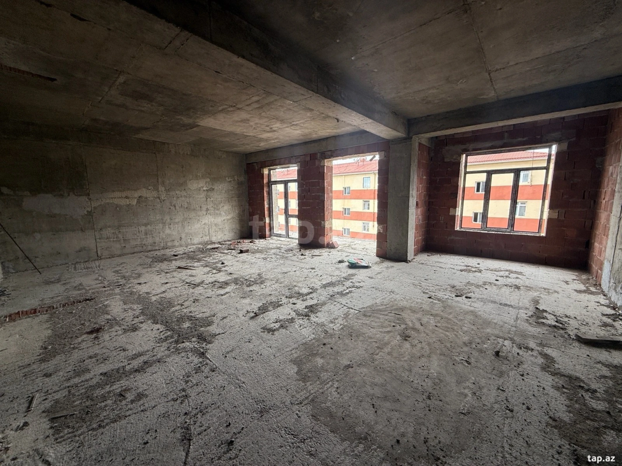 Satılır 3 otaqlı yeni tikili 115 m²