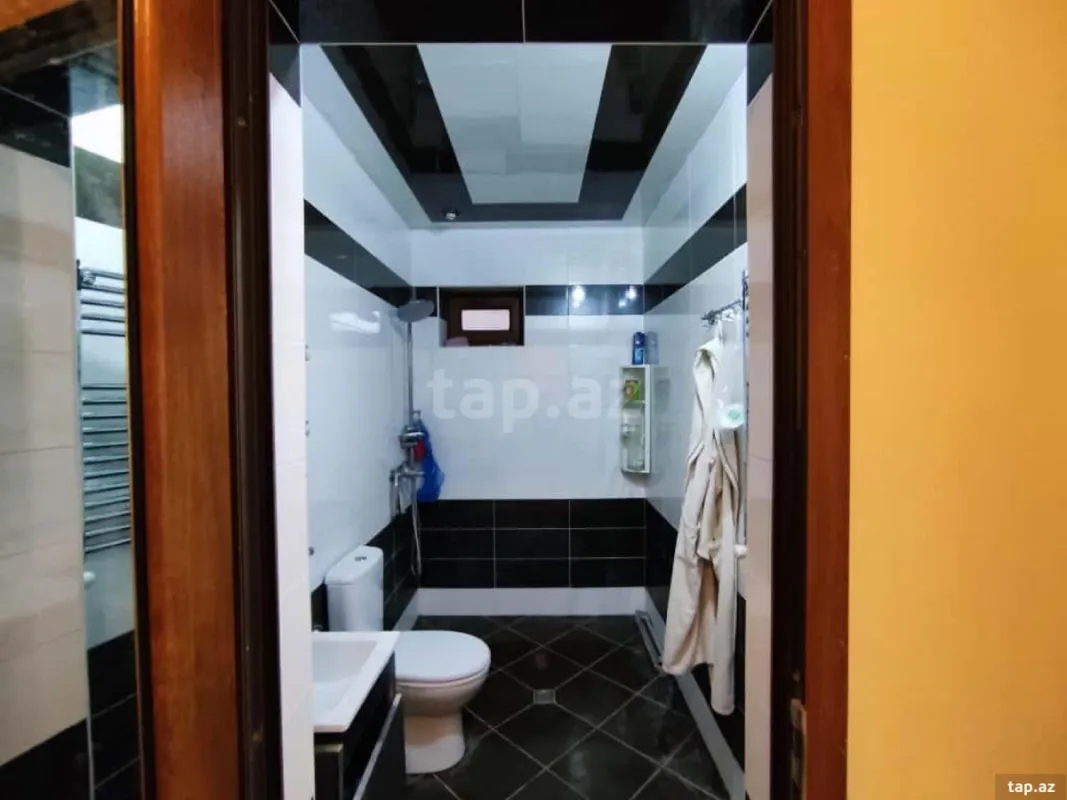 Satılır 7 otaqlı həyət evi