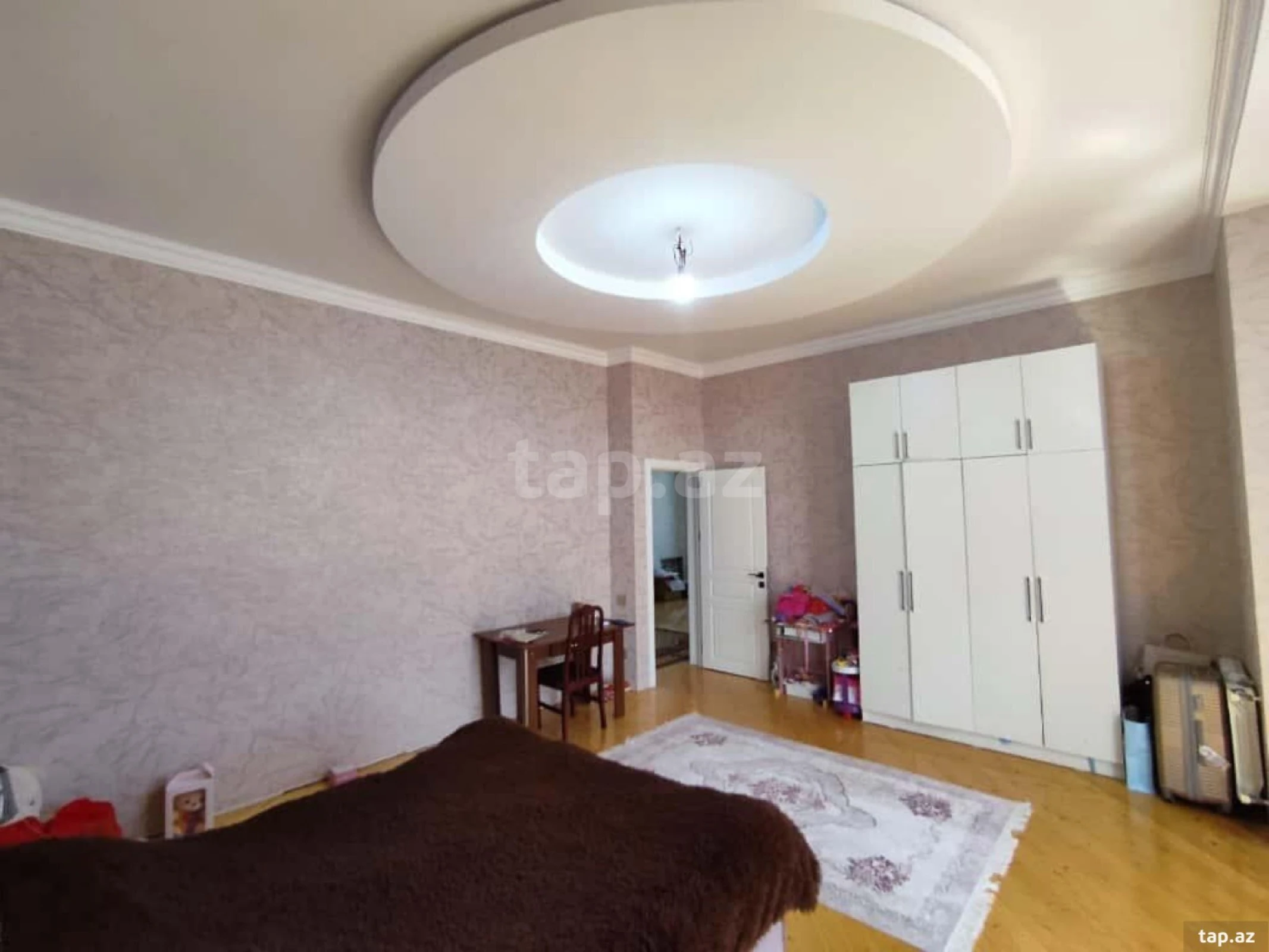 Satılır 7 otaqlı həyət evi