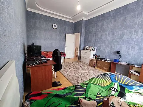 Satılır 7 otaqlı həyət evi