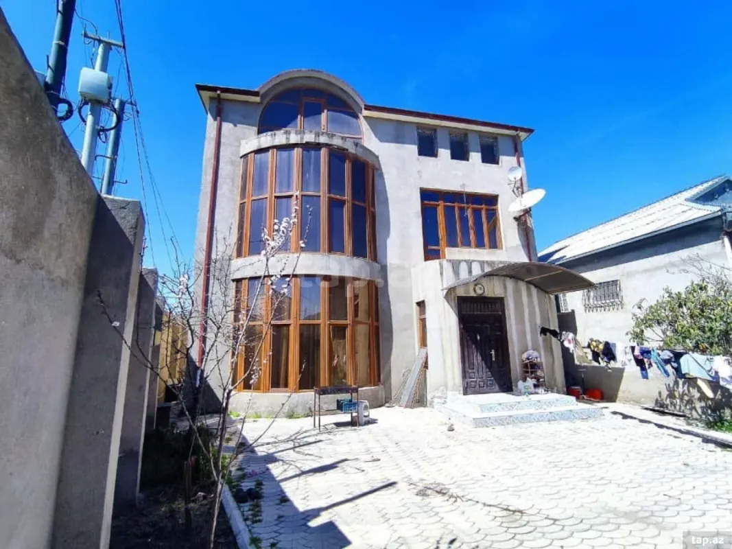 Satılır 7 otaqlı həyət evi