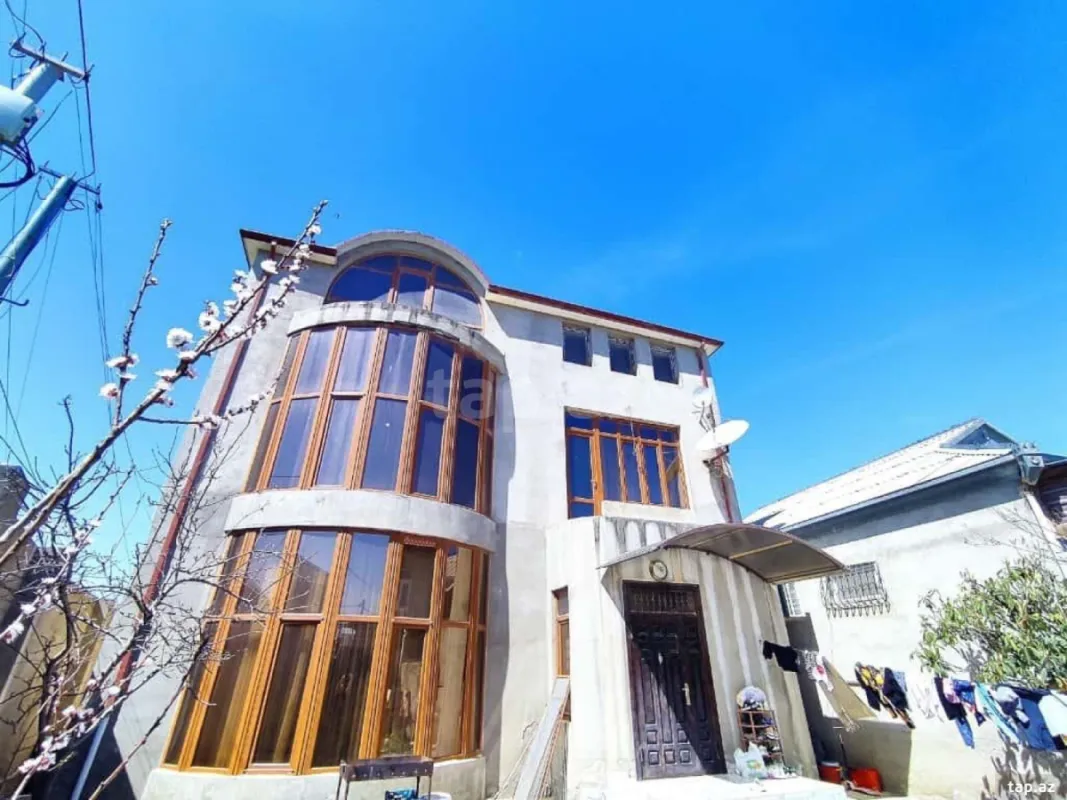 Satılır 7 otaqlı həyət evi