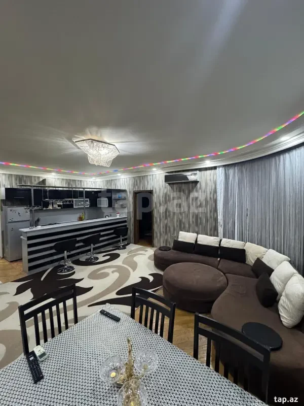 Kirayə verilir 3 otaqlı yeni tikili 130 m²