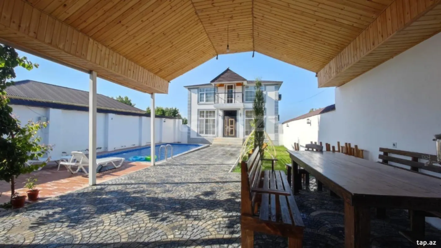 Satılır 5 otaqlı həyət evi 200 m²