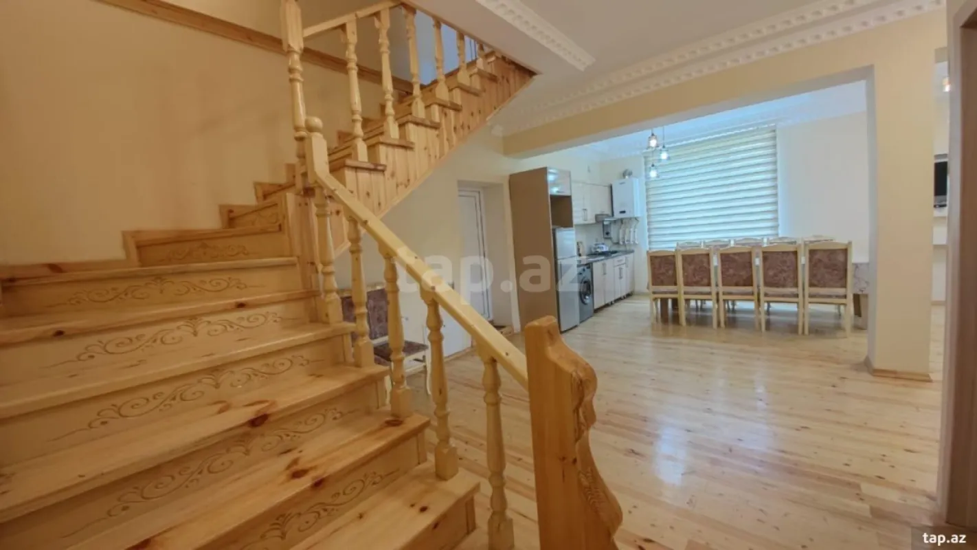 Satılır 5 otaqlı həyət evi 200 m²