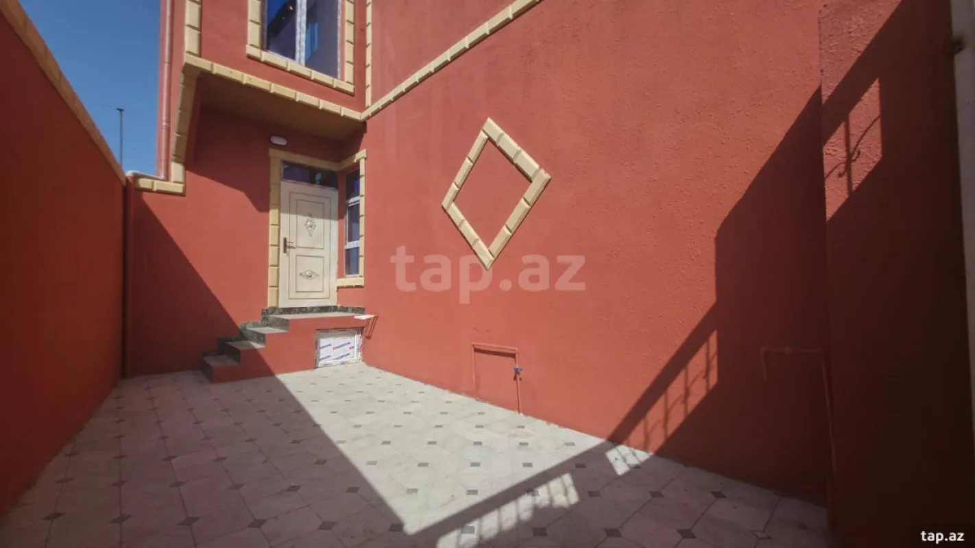 Satılır 5 otaqlı həyət evi