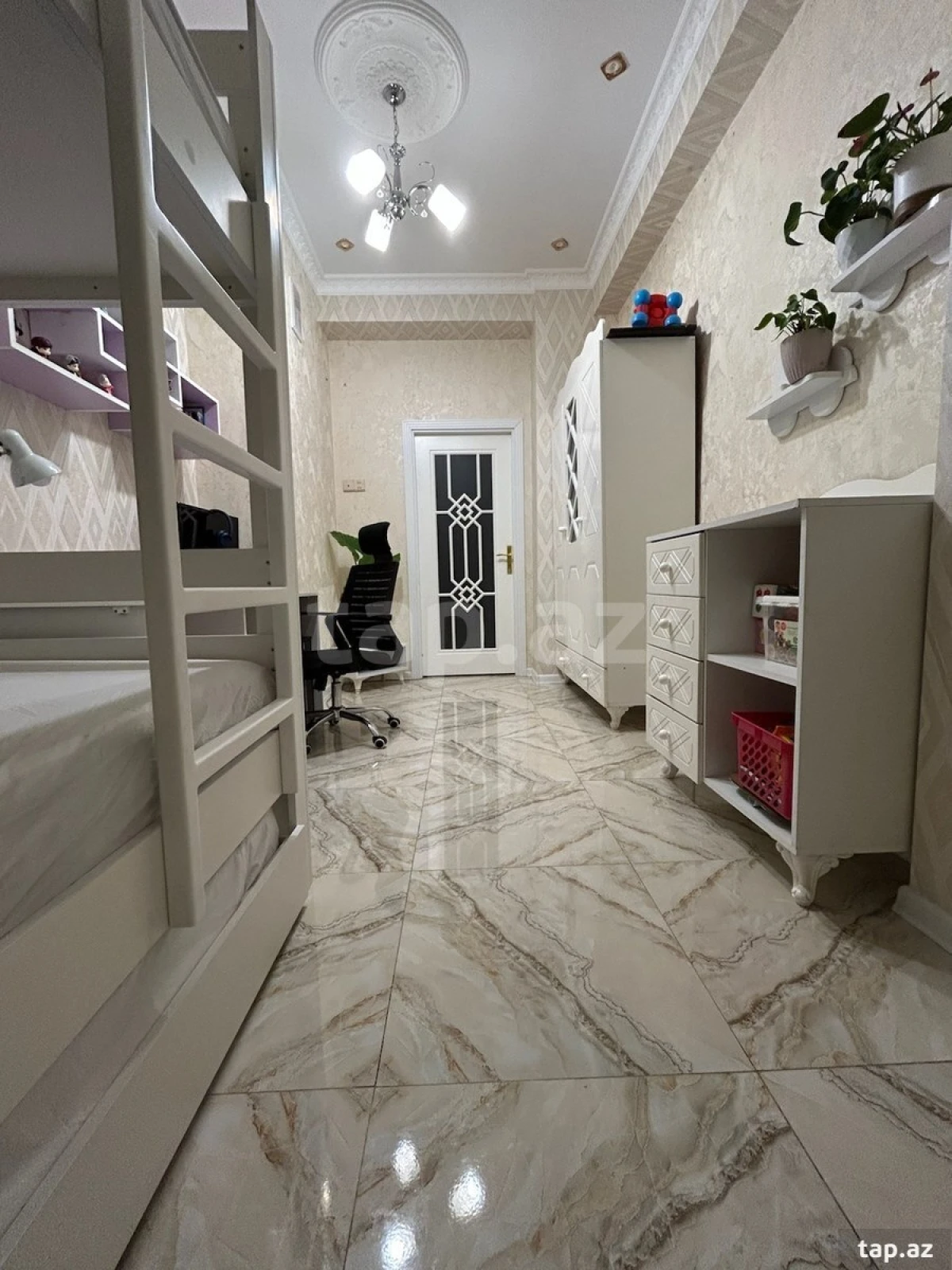 Kirayə verilir 3 otaqlı yeni tikili 80 m²