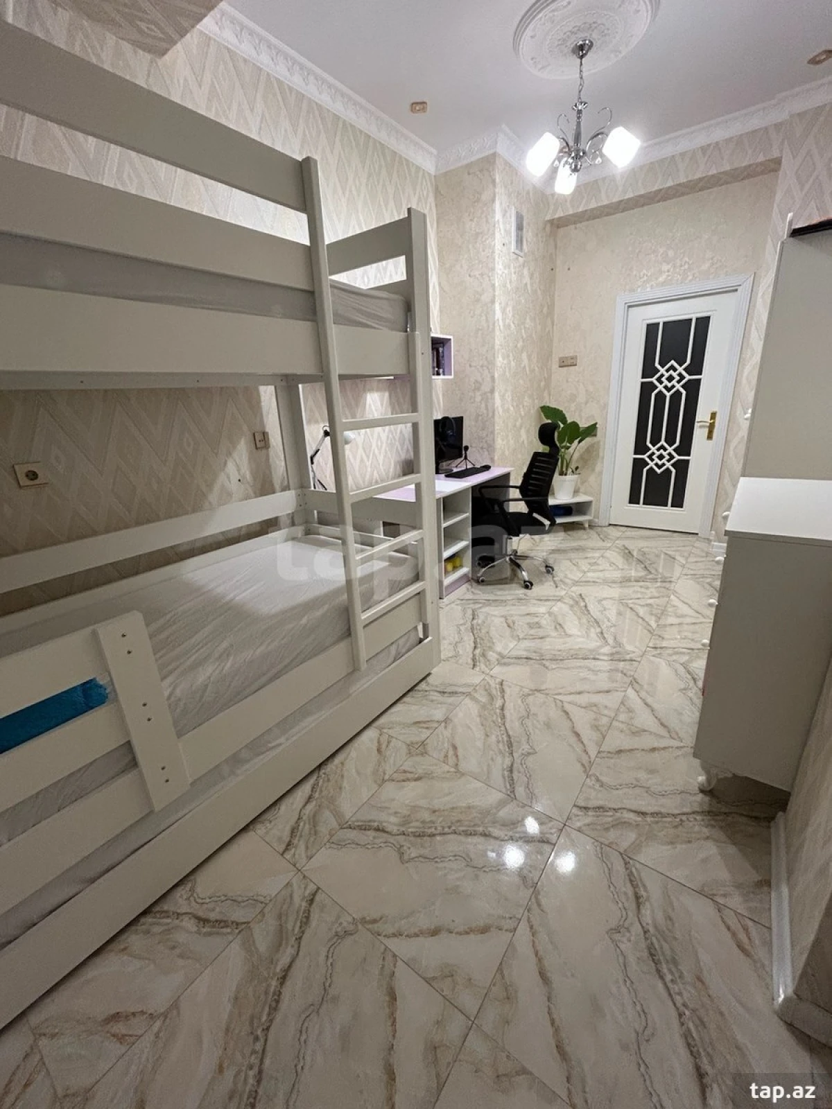 Kirayə verilir 3 otaqlı yeni tikili 80 m²