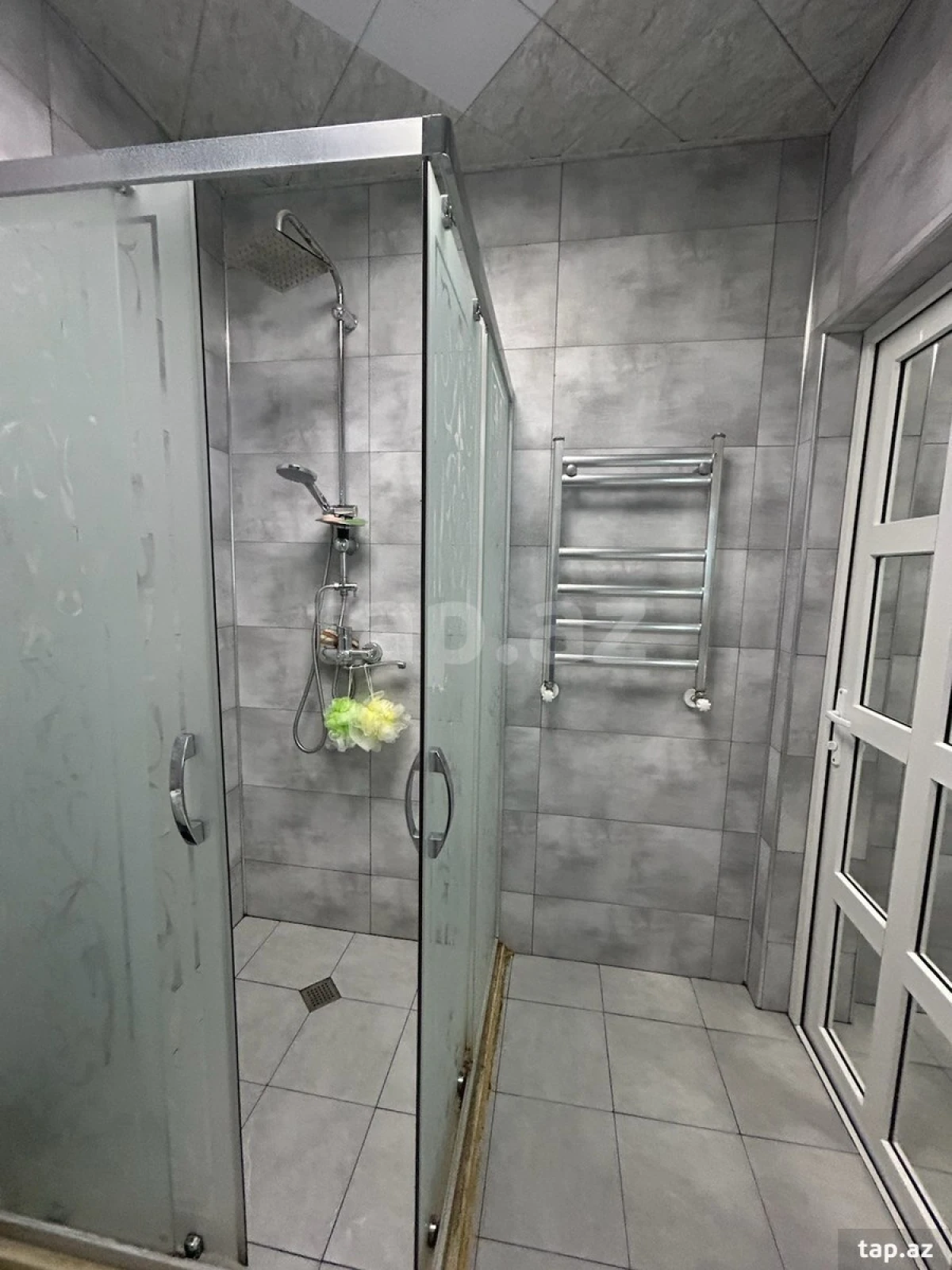 Kirayə verilir 3 otaqlı yeni tikili 80 m²