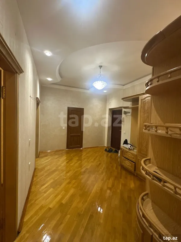 Satılır 4 otaqlı yeni tikili 160 m²