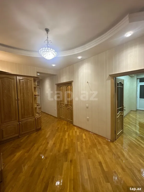 Satılır 4 otaqlı yeni tikili 160 m²