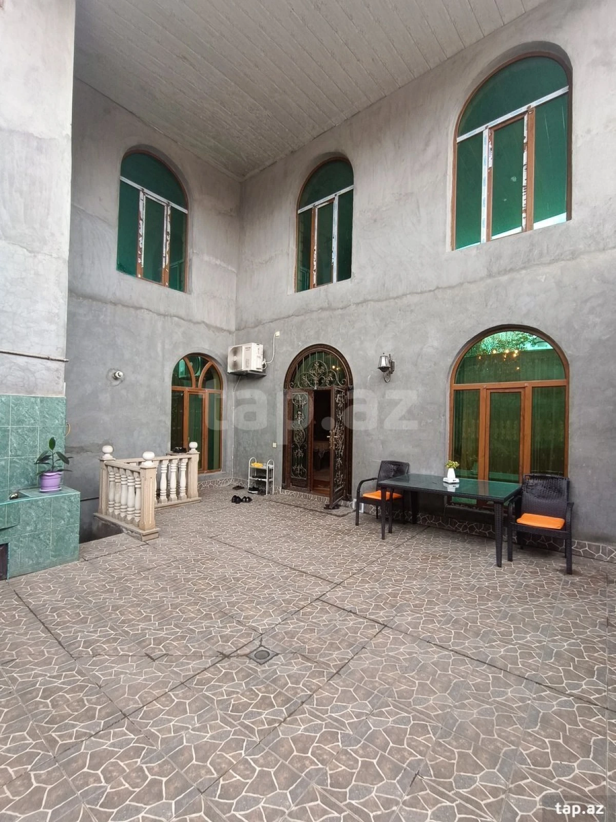 Satılır 6 otaqlı həyət evi