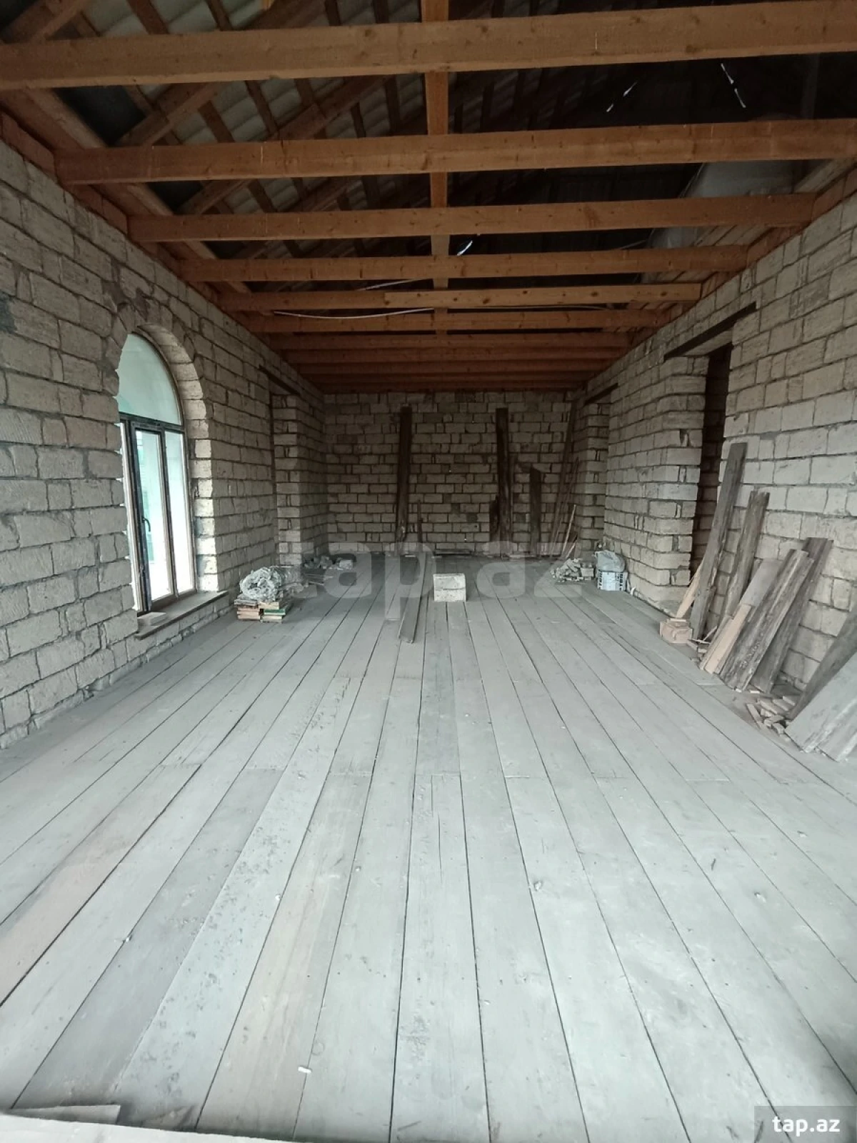 Satılır 6 otaqlı həyət evi