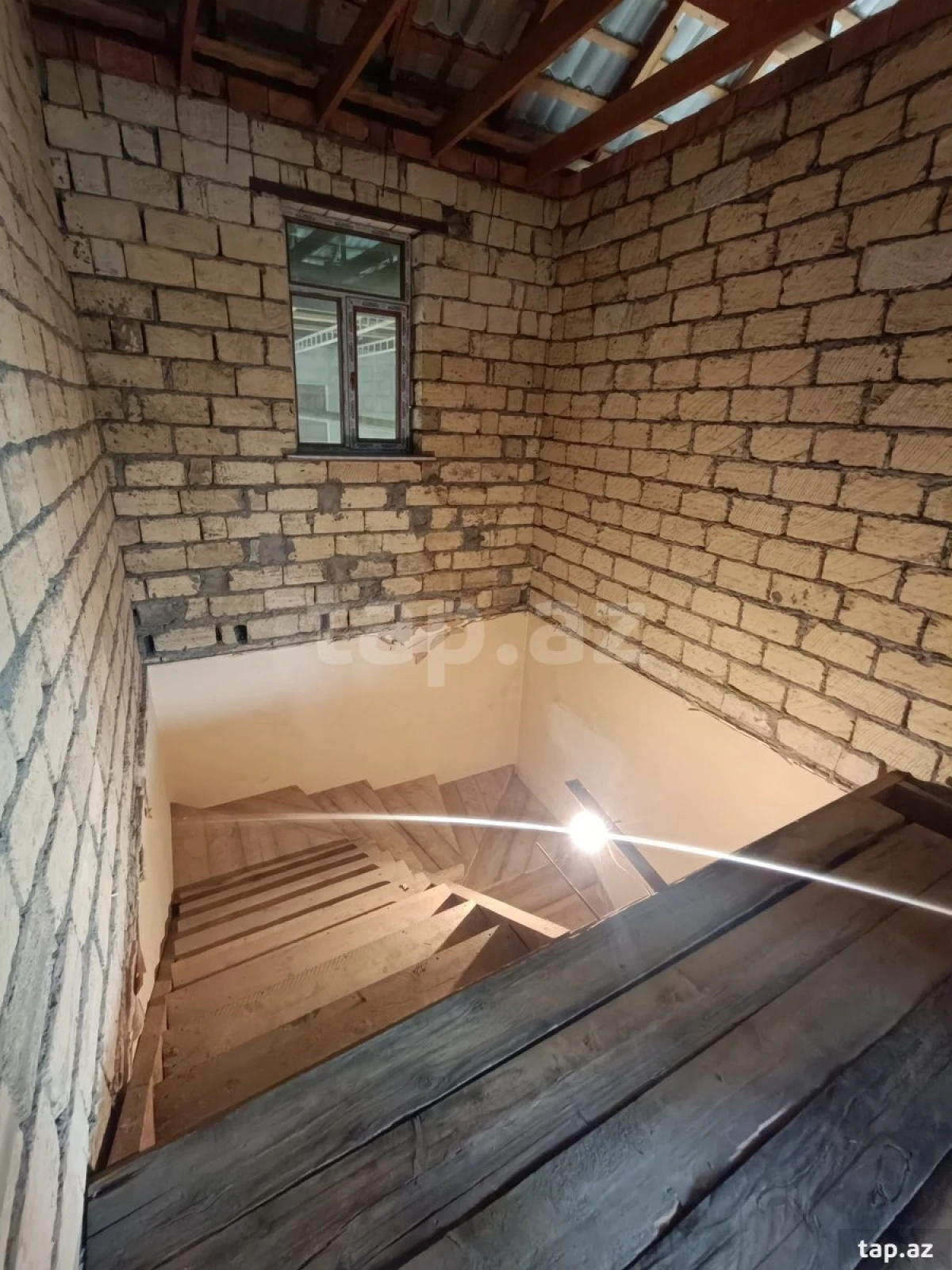 Satılır 6 otaqlı həyət evi