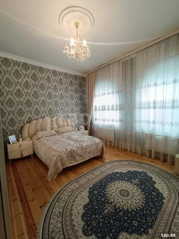 Satılır 6 otaqlı həyət evi