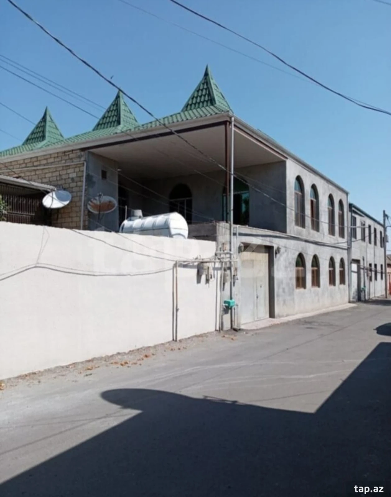 Satılır 6 otaqlı həyət evi