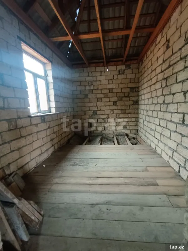 Satılır 6 otaqlı həyət evi