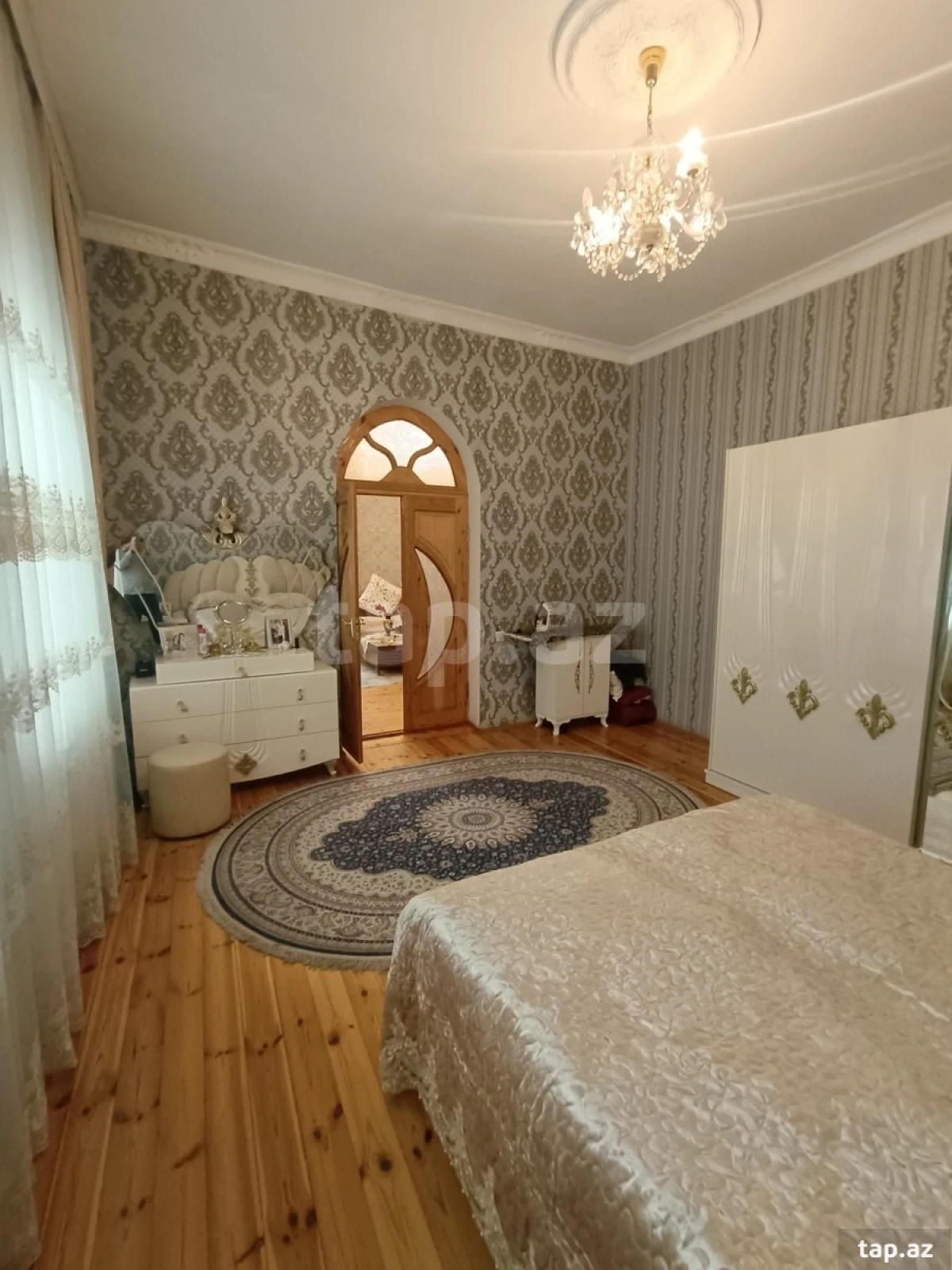 Satılır 6 otaqlı həyət evi