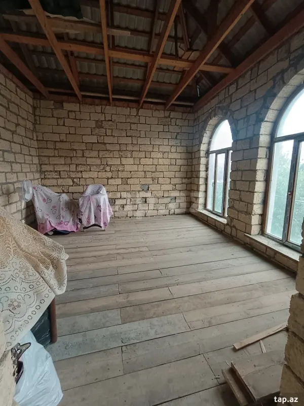 Satılır 6 otaqlı həyət evi