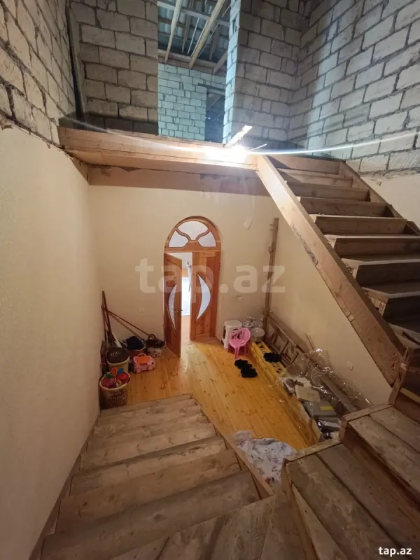 Satılır 6 otaqlı həyət evi