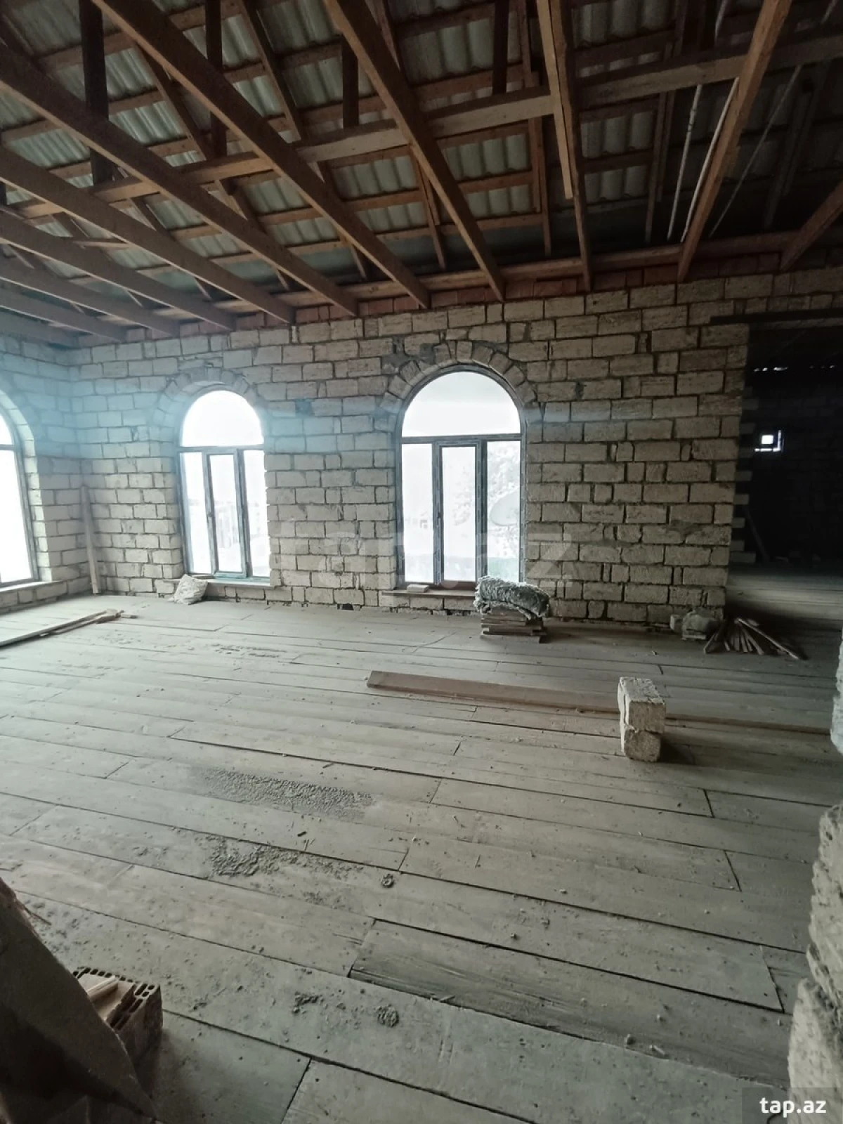 Satılır 6 otaqlı həyət evi