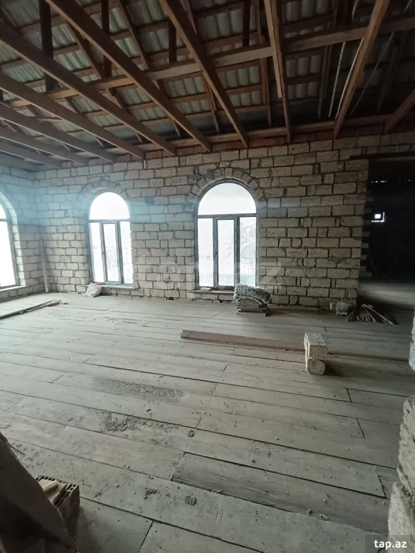 Satılır 6 otaqlı həyət evi