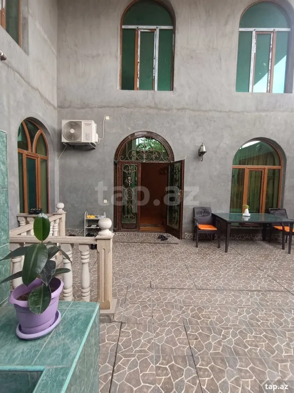 Satılır 6 otaqlı həyət evi