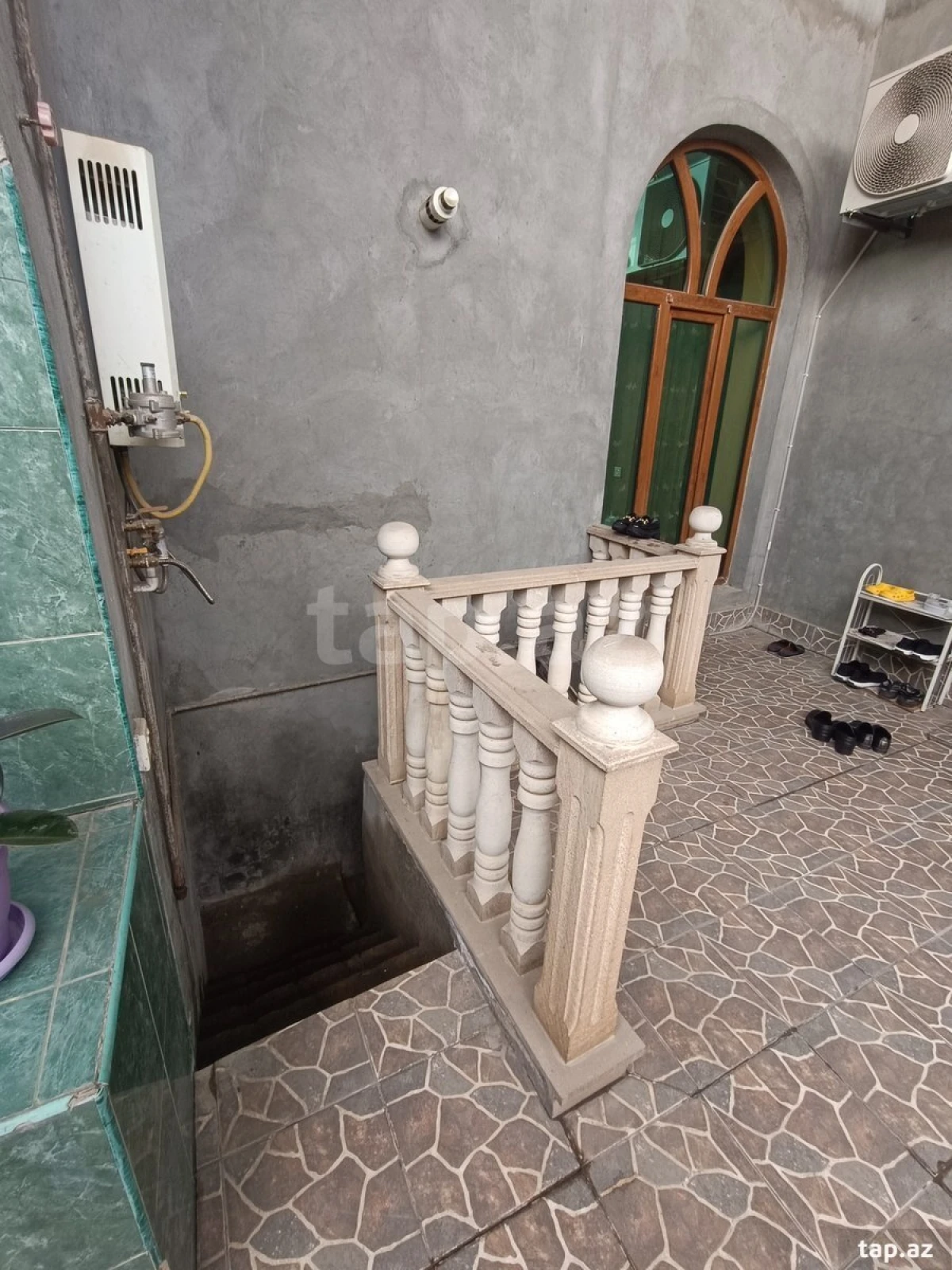 Satılır 6 otaqlı həyət evi