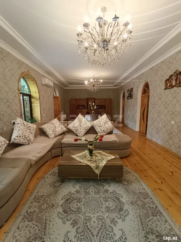 Satılır 6 otaqlı həyət evi