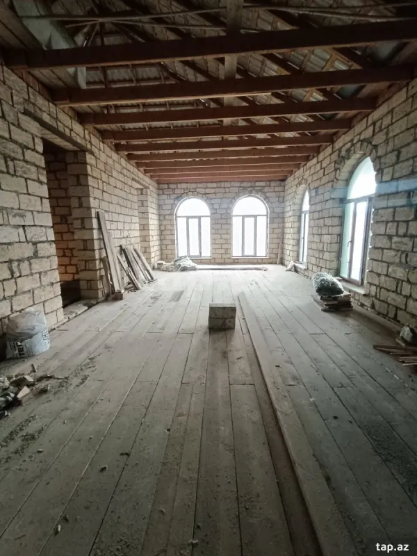 Satılır 6 otaqlı həyət evi