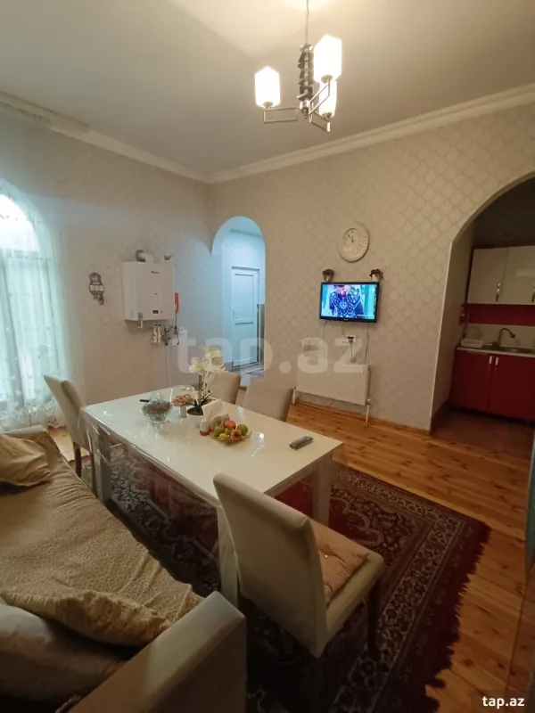 Satılır 6 otaqlı həyət evi