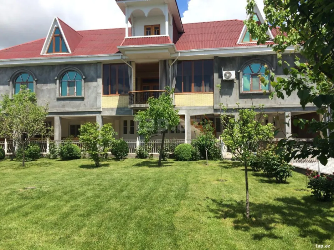 Satılır 5 otaqlı həyət evi