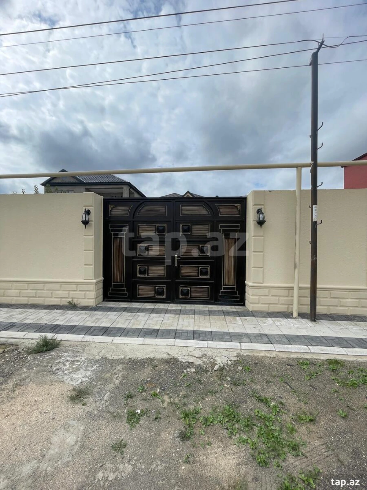 Satılır 4 otaqlı həyət evi