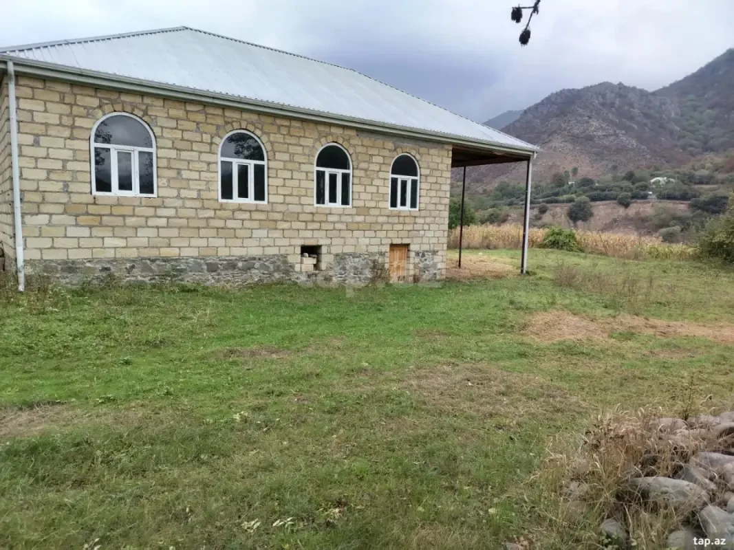 Satılır 2 otaqlı həyət evi 1000 m²