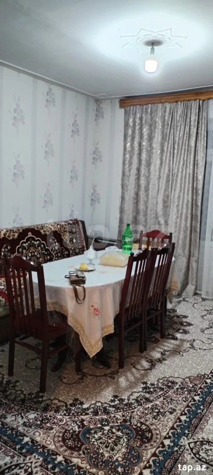 Satılır 4 otaqlı mənzil 200 m²