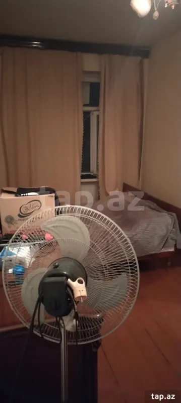 Satılır 4 otaqlı mənzil 200 m²