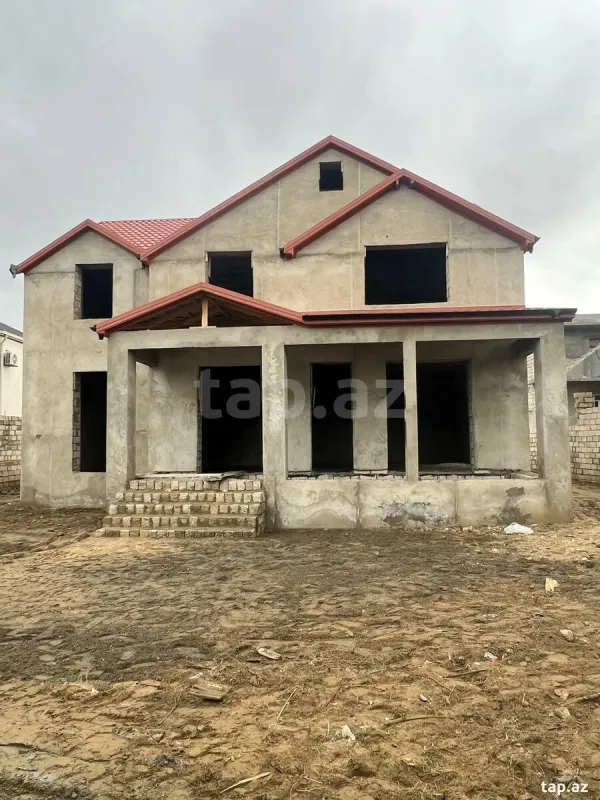 Satılır 6 otaqlı həyət evi