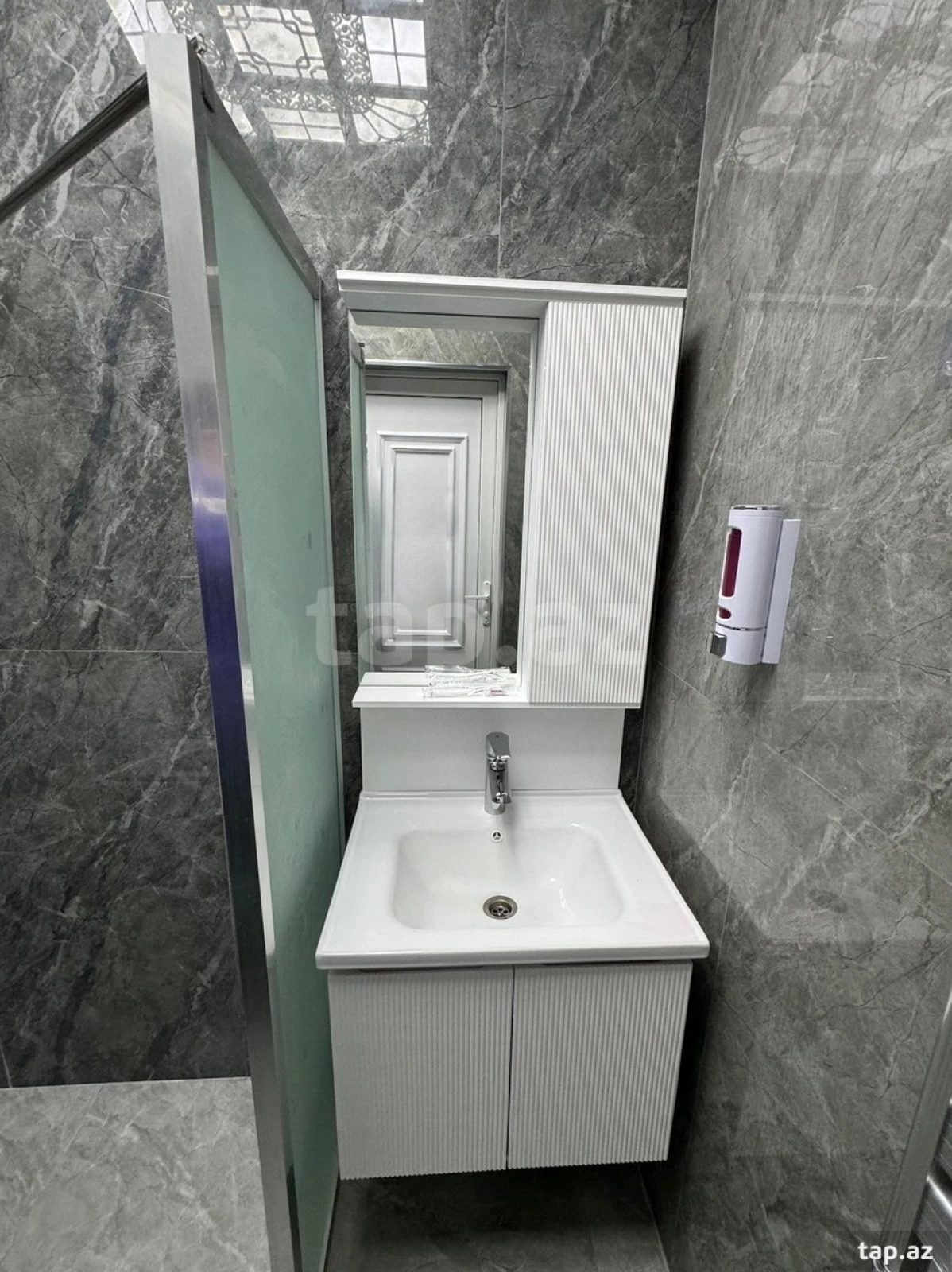 Kirayə verilir 1 otaqlı yeni tikili 46 m²