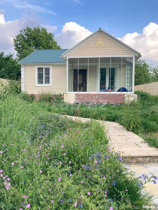 Kirayə verilir 3 otaqlı həyət evi