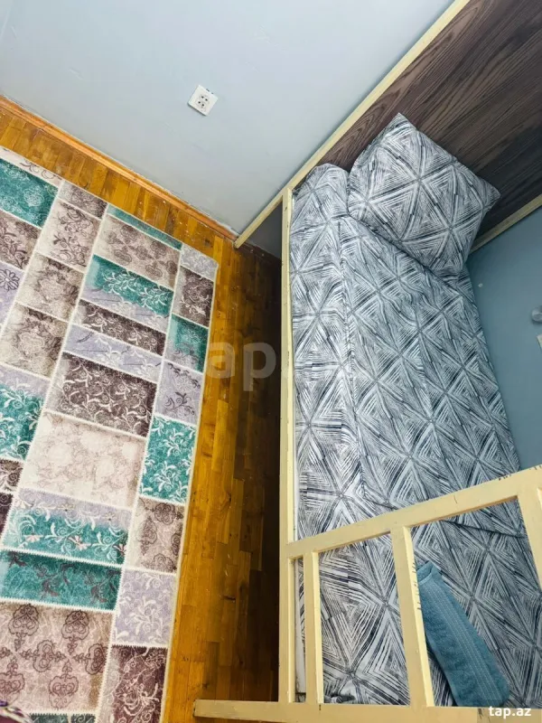 Kirayə verilir 5 otaqlı mənzil 240 m²