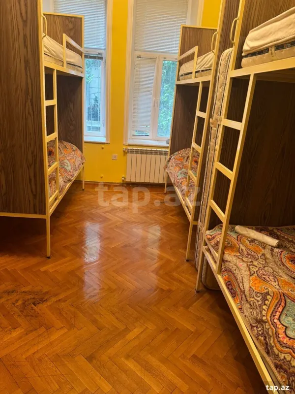 Kirayə verilir 5 otaqlı mənzil 240 m²