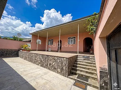 Satılır 4 otaqlı həyət evi 300 m² — Şəki 4 otaq 300.00 m²