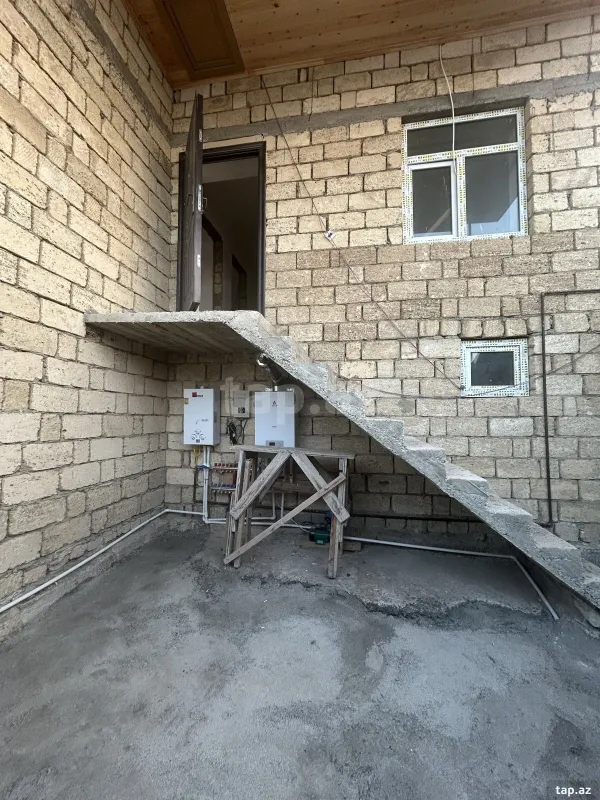 Satılır 5 otaqlı həyət evi