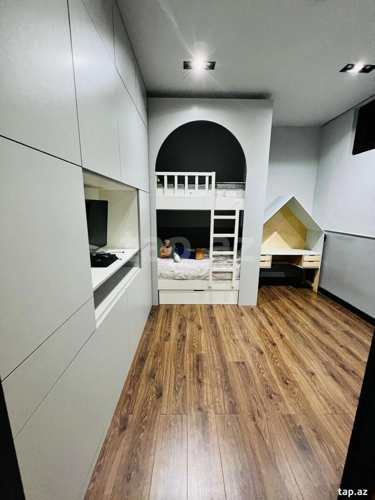Kirayə verilir 3 otaqlı yeni tikili 110 m²