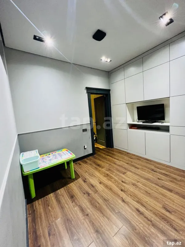 Kirayə verilir 3 otaqlı yeni tikili 110 m²