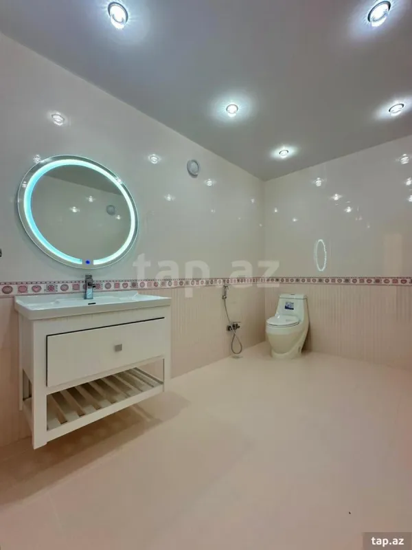 Satılır 5 otaqlı həyət evi 300 m²