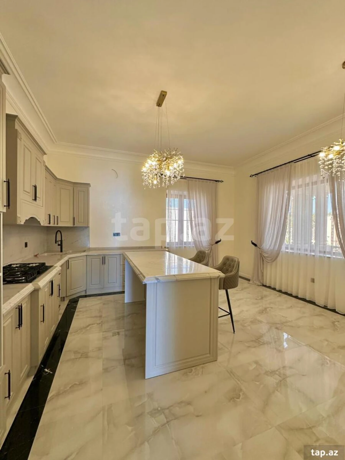 Satılır 5 otaqlı həyət evi 300 m²