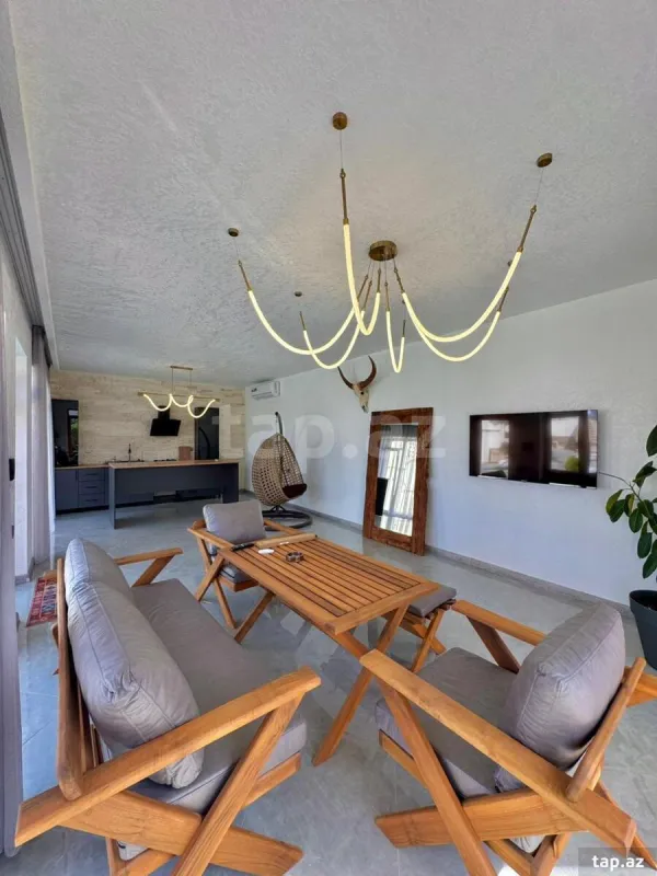 Satılır 5 otaqlı həyət evi 300 m²